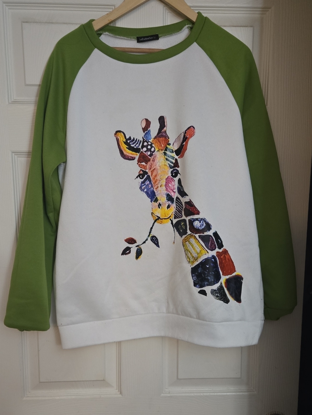 JustFashionNow Abstract Giraffe Long Sleeve Graphic Top - L (Flaw)